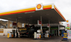 Vue générale d'une station-service Shell dans le sud-est de Londres