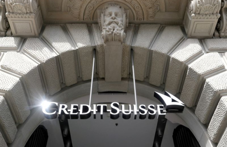 Le logo de la banque Credit Suisse à Zurich