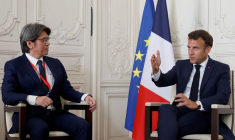 Emmanuel Macron s'entretient avec le PDG de ProLogium, Vincent Yang