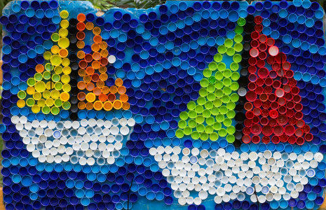 Comment se débarrasser de ce matériau dont on continue à apprécier les capacités de transformation et qu'on prétend recyclable à l'infini? (crédit : Adobe Stock)