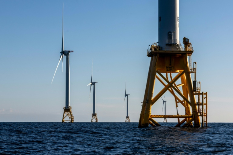 Un champ d'éoliennes offshore, au large de Rhode Island, aux Etats-Unis, le 7 juillet 2022 ( GETTY IMAGES NORTH AMERICA / JOHN MOORE )