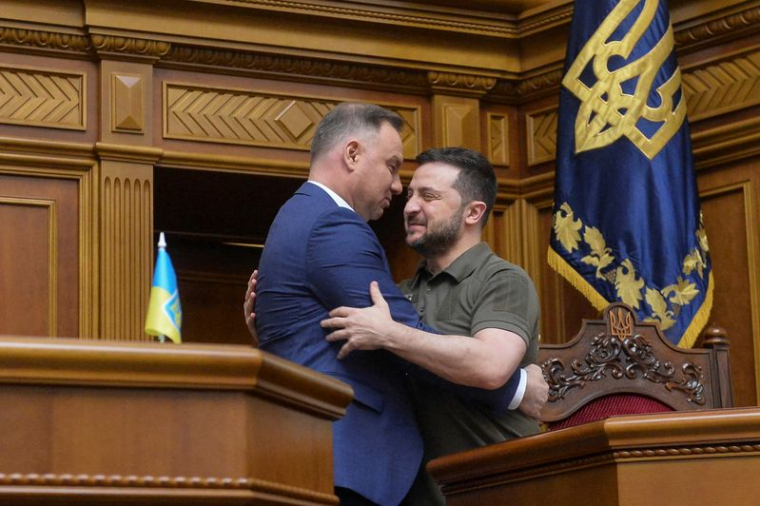 CÉDER QU'"UN POUCE" DE TERRITOIRE UKRAINIEN À LA RUSSIE AFFAIBLIRAIT L'OCCIDENT, DIT DUDA