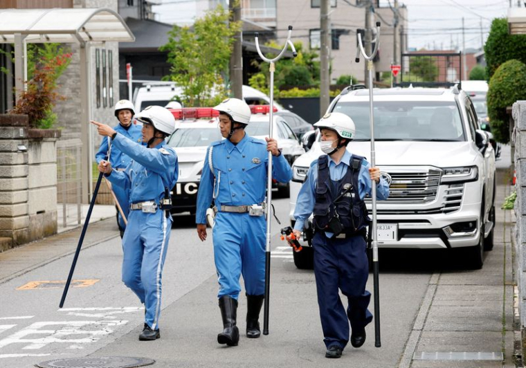 Des policiers recherchent un ours noir repéré dans un quartier résidentiel d'Utsunomiya, au Japon