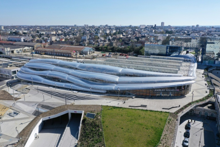 Vue aérienne de la gare de Rennes, le 24 mars 2020 ( AFP / Damien MEYER )