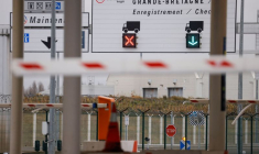 LA FRANCE ROUVRE PARTIELLEMENT LES LIAISONS AVEC LE ROYAUME-UNI, SOUS CONDITION