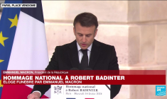 REPLAY - Emmanuel Macron rend hommage à Robert Badinter