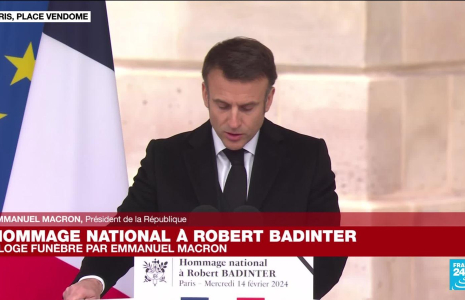 REPLAY - Emmanuel Macron rend hommage à Robert Badinter