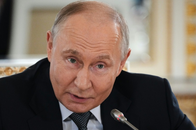 Le président russe Vladimir Poutine lors d'une rencontre avec la presse étrangère à Saint-Pétersbourg le 4 juin 2026 ( POOL / Dmitry LOVETSKY )