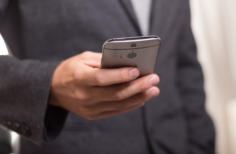 Les enseignes sont de plus en plus nombreuses à proposer des applications mobiles. (Illustration) (Niekverlaan / Pixabay)