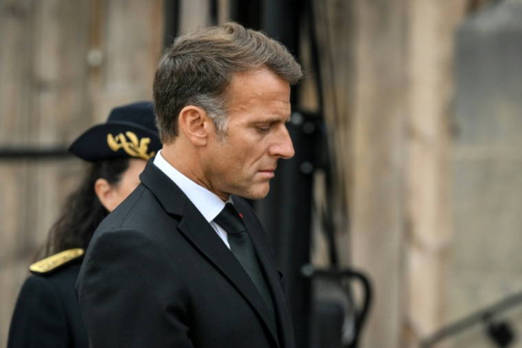 Emmanuel Macron arrive à Semur-en-Auxois, en Côte d'Or, le 25 août 2026 pour assister aux funérailles du sénateur français François Patriat ( AFP / OLIVIER CHASSIGNOLE )