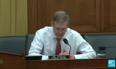 Biden demande des mesures fortes de contrôle des armes