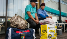 Une ligne se forme devant Cubamax, une entreprise d'envoi de colis à Cuba, près de Miami, en Floride, le 18 février 2026 ( AFP / GIORGIO VIERA )