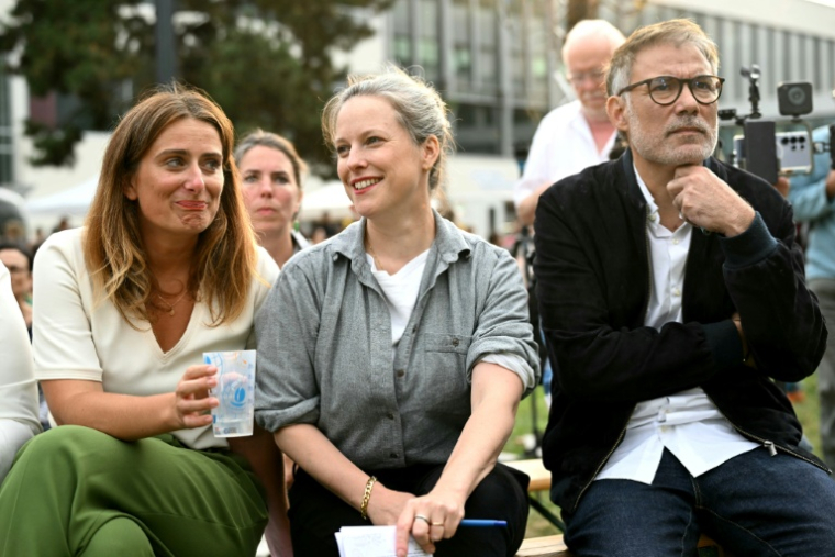 Marine Tondelier, secrétaire nationale des Ecologistes (G), Lucie Castets l'ex-candidate du Nouveau Front populaire pour Matignon (C) et le Premier secrétaire du PS Olivier Faure (D) , aux universités d'été des Ecologistes à Strasbourg, le 21 août 2025 ( AFP / SEBASTIEN BOZON )