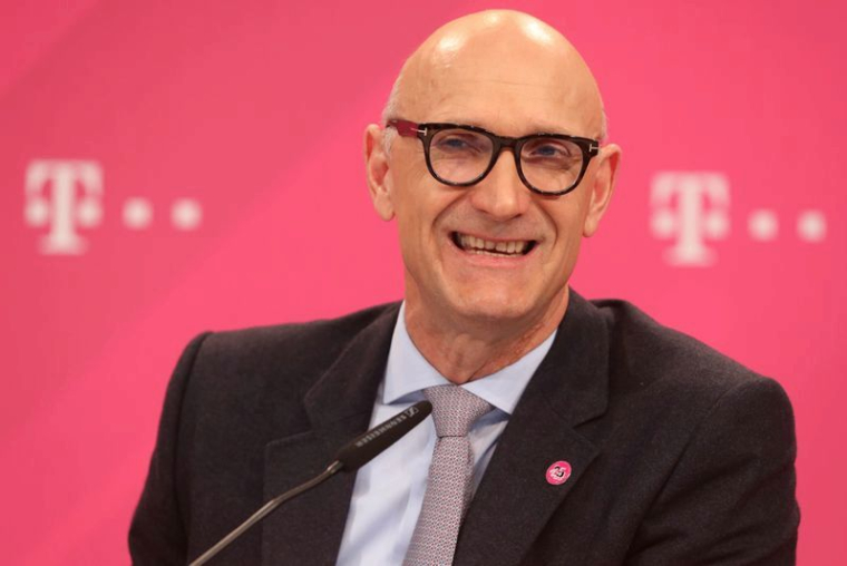 DEUTSCHE TELEKOM VISE LA PREMIÈRE PLACE AUX ETATS-UNIS, DIT HÖTTGES