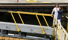 La nouvelle administratrice du canal de Panama, Ilya Espino de Marotta (droite), lors d'une visite de la ministre allemande des Affaires étrangères, Annalena Baerbock, sur le canal de Panama, le 9 juin 2023 ( AFP / Luis ACOSTA )