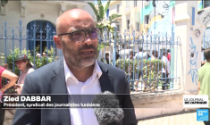 Tunisie : manifestation de journalistes à Tunis en soutien à Mourad Zeghidi et Borhen Bsaies