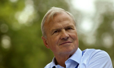 Claude Bébéar, fondateur de l'assureur Axa, le 28 août 2003 à Jouy-en-Josas, près de Paris ( AFP / Martin BUREAU )