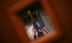 Le chef de la minorité démocrate à la Chambre des représentants américaine, Hakeem Jeffries, lors d'une conférence de presse au Capitole, à Washington, aux Etats-Unis, le 1er octobre 2025 ( AFP / Brendan SMIALOWSKI )