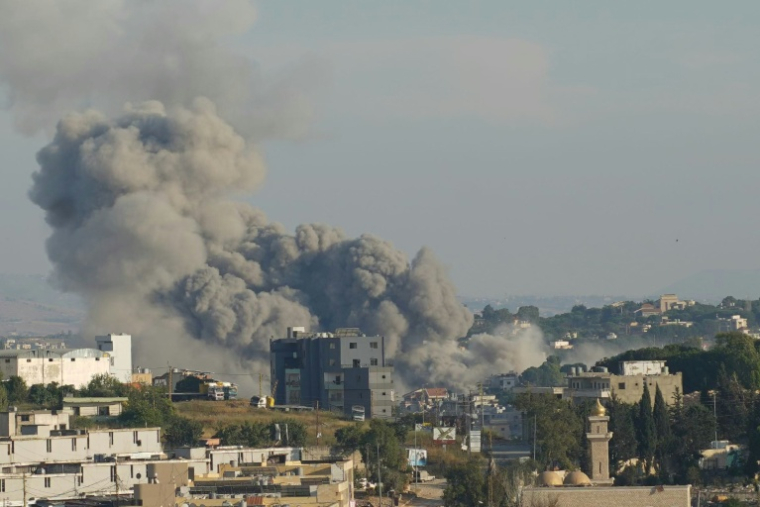 De la fumée s'élève d'un site frappé par une attaque aérienne israélienne à Nabatieh au sud du Liban le 11 juin 2026 ( AFP / Abbas Fakih )