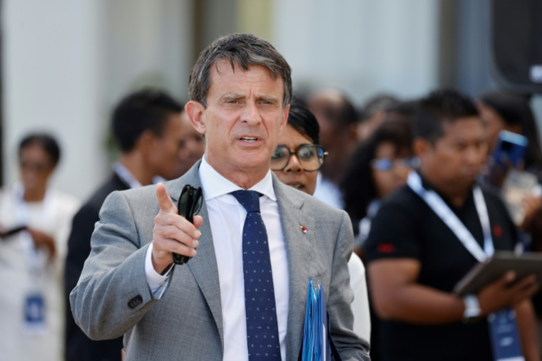 Le ministre des Outre-mer Manuel Valls le 23 avril 2025 à Antananarivo ( POOL / Ludovic MARIN )