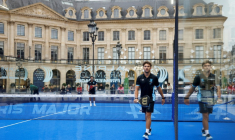 Le pilote de F1 Pierre Gasly sur une piste de padel pour la Fête du Sport à Paris, Place Vendome le 14 septembre 2025. ( AFP / Ian LANGSDON )