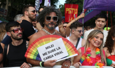 Des participants à la Marche des fiertés à Buenos Aires le 1er novembre 2025. ( AFP / Alejandro PAGNI )