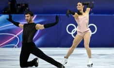 Les Français Laurence Fournier Beaudry et Guillaume Cizeron lors des Jeux olympiques d'hiver 2026 à Milan, le 6 février 2026 ( AFP / WANG Zhao )
