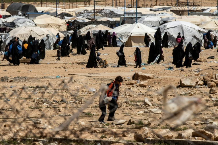 Le camp d’al-Hol, géré par les Kurdes, qui accueille des proches de combattants présumés du groupe État islamique (EI), au nord-est de la Syrie, le 18 avril 2025 ( AFP / Delil SOULEIMAN )