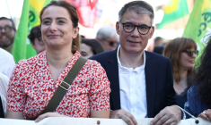 Marine Tondelier et Olivier Faure à la manifestation de Dunkerque le 1er mai 2025, dans le Nord ( AFP / Sameer AL-DOUMY )
