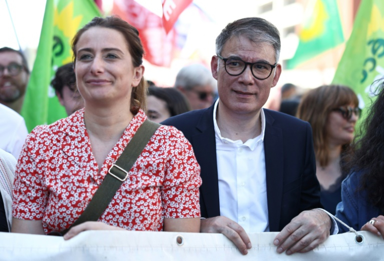 Marine Tondelier et Olivier Faure à la manifestation de Dunkerque le 1er mai 2025, dans le Nord ( AFP / Sameer AL-DOUMY )