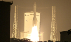 Ariane 6 décolle du centre spatial de Kourou, en Guyane française, avec deux satellites du programme européen Galileo, le 17 décembre 2025 ( AFP / Ronan LIETAR )