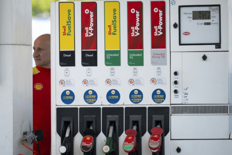 Une station-service à Sofia le 5 mai 2026. ( AFP / Nikolay DOYCHINOV )