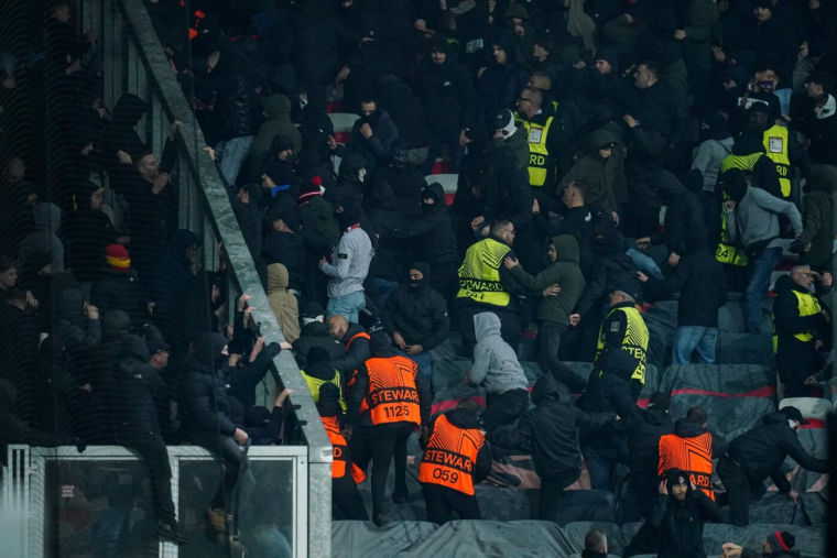 Des incidents entre supporters gâchent la soirée à l'Allianz Riviera