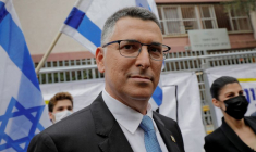 Le leader du parti New Hope, Gideon Saar, lors des élections générales à Tel Aviv