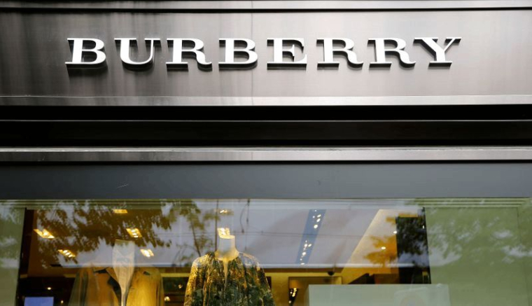 BURBERRY ACCUSE UNE CHUTE DE 45% DE SES VENTES AU PREMIER TRIMESTRE, SUPPRIME DES EMPLOIS