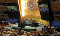 Emmanuel Macron devant l'Assemblée générale des Nations unies, à New York, le 22 septembre 2025 ( AFP / Ludovic MARIN )