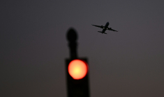 Des centaines de milliers d'Américains voient leurs vols annulés en raison du blocage budgétaire qui s'étire et a conduit les autorités à alléger le trafic aérien face à la pénurie d'aiguilleurs du ciel ( AFP / Brendan SMIALOWSKI )