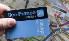 Les détenteurs du Pass Navigo vont pouvoir se faire rembourser jusqu'à 112,80 euros.  ( AFP / PHILIPPE LOPEZ )
