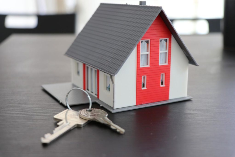 La revente d'un bien immobilier pour en faire un logement social donne actuellement droit à une dispense d'imposition sur la plus-value. Photo d'illustration. (Schluesseldienst / Pixabay)