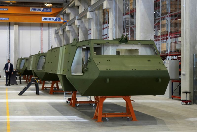 Carrosseries de véhicules militaires Patria dans une usine à Valmiera