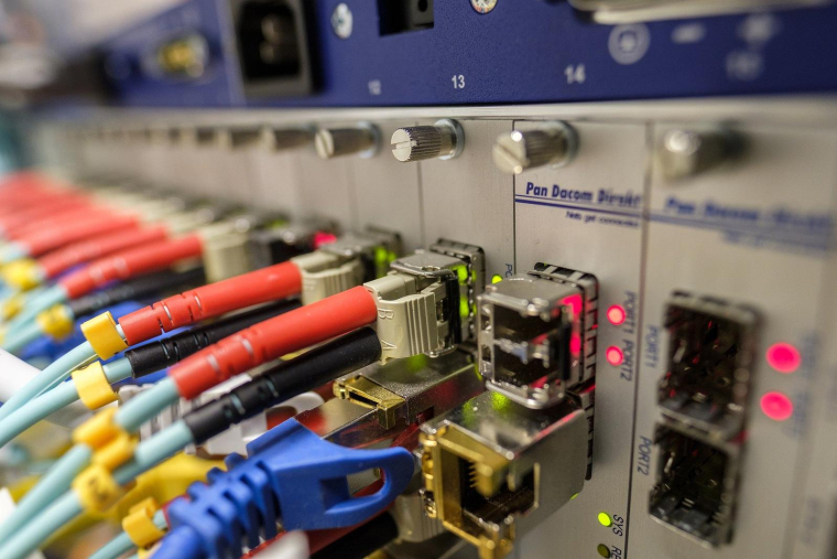 Les habitants de Roquevidal ont enfoui eux-mêmes la fibre optique. (Pixabay / Bru-nO)