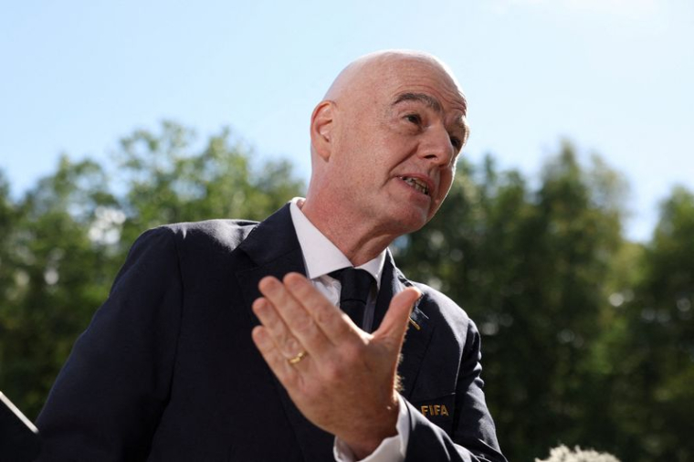 Le président de la FIFA, Gianni Infantino, arrive au stade avant un match de la Coupe du monde féminine des moins de 20 ans de la FIFA