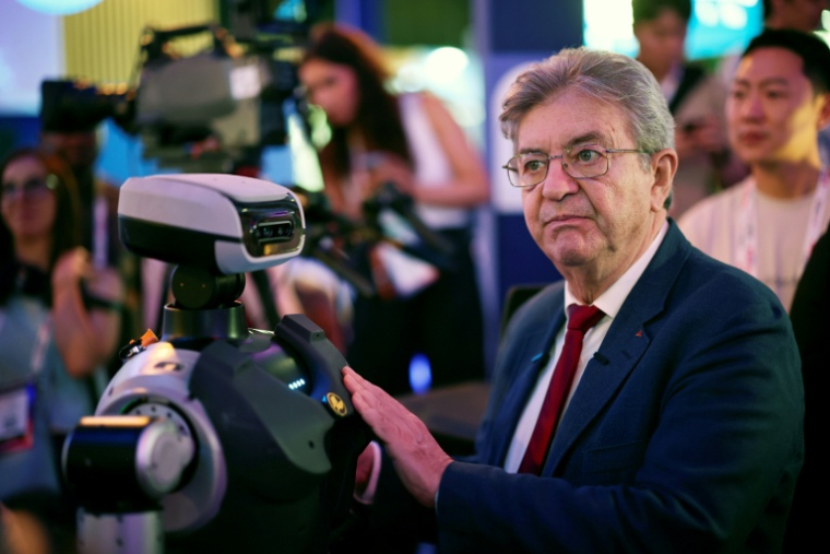 Le fondateur de LFI Jean-Luc Mélenchon au salon VivaTech à Paris le 19 juin 2026 ( AFP / SIMON WOHLFAHRT )