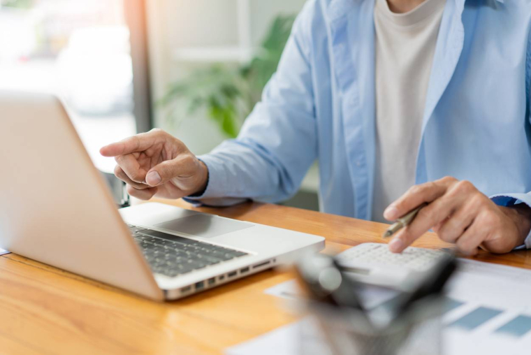Impôts 2024 / les 20 cases à ne pas oublier de cocher ou de remplir pour votre déclaration de revenus-iStock-Pichsakul Promrungsee.jpg