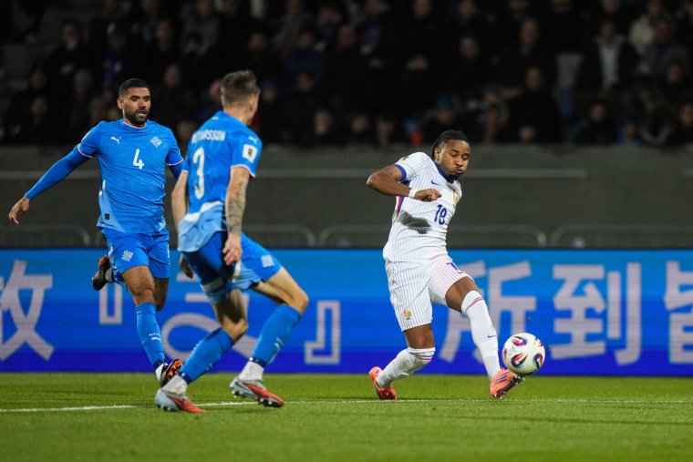 La France ramène un point de son voyage en Islande