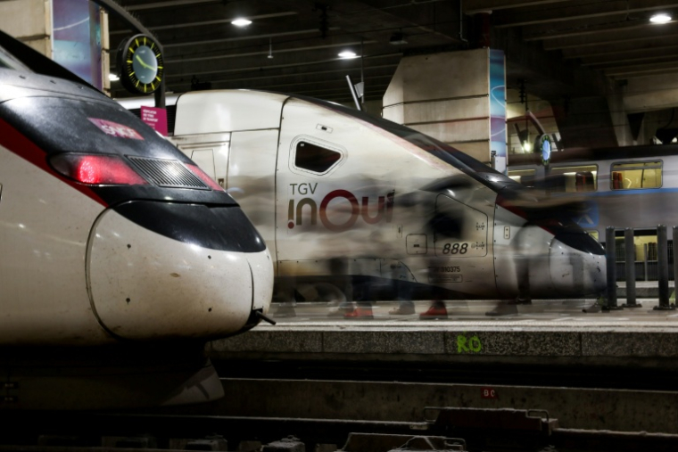 Mobilisation de jeudi: Trafic "normal" pour les TGV et la RATP, perturbations dans les Intercités ( AFP / Ian LANGSDON )