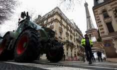 Manifestation contre l'accord de libre-échange UE-Mercosur, à Paris