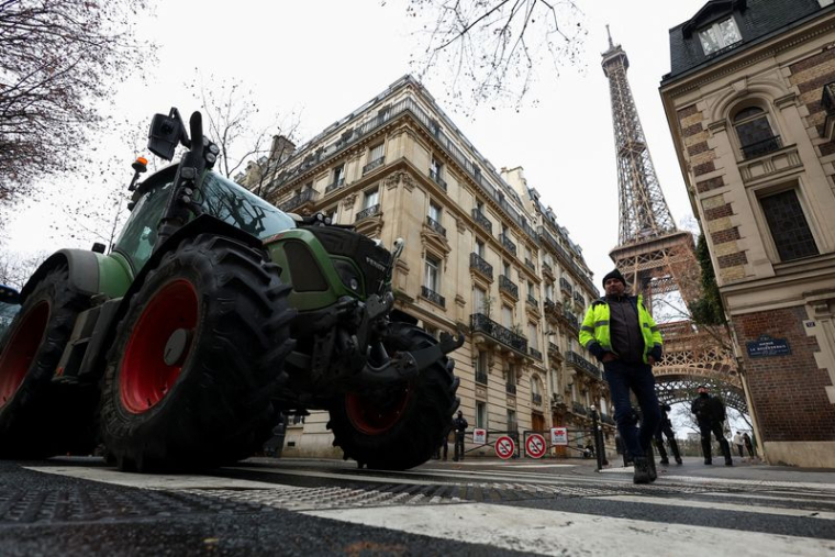 Manifestation contre l'accord de libre-échange UE-Mercosur, à Paris