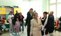 Pologne : le maire de Varsovie Rafal Trzaskowski vote à l'élection présidentielle