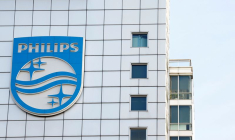 Photo d'archives: Le logo de l'entreprise technologique néerlandaise Philips est visible à son siège à Amsterdam